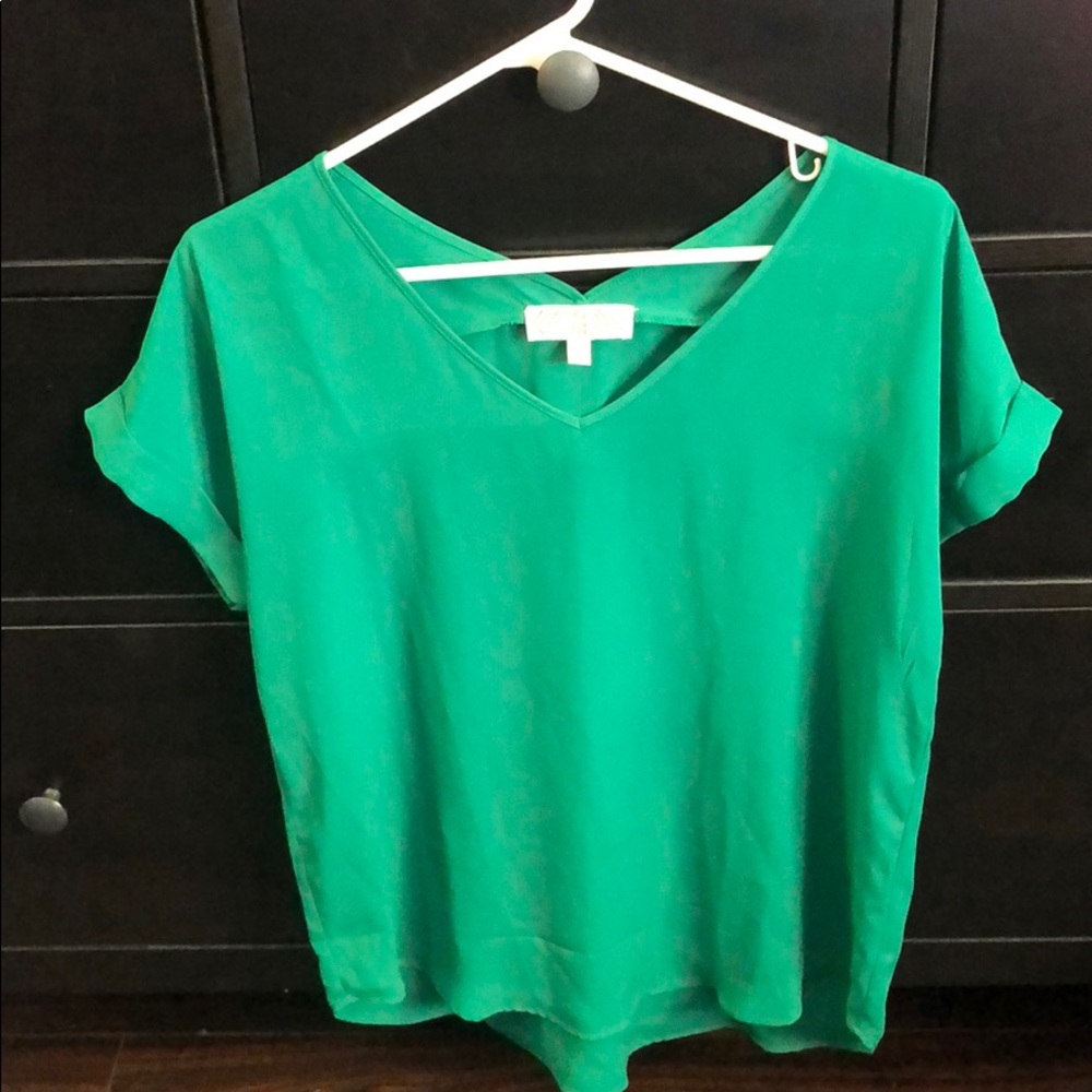 Green short sleeve top